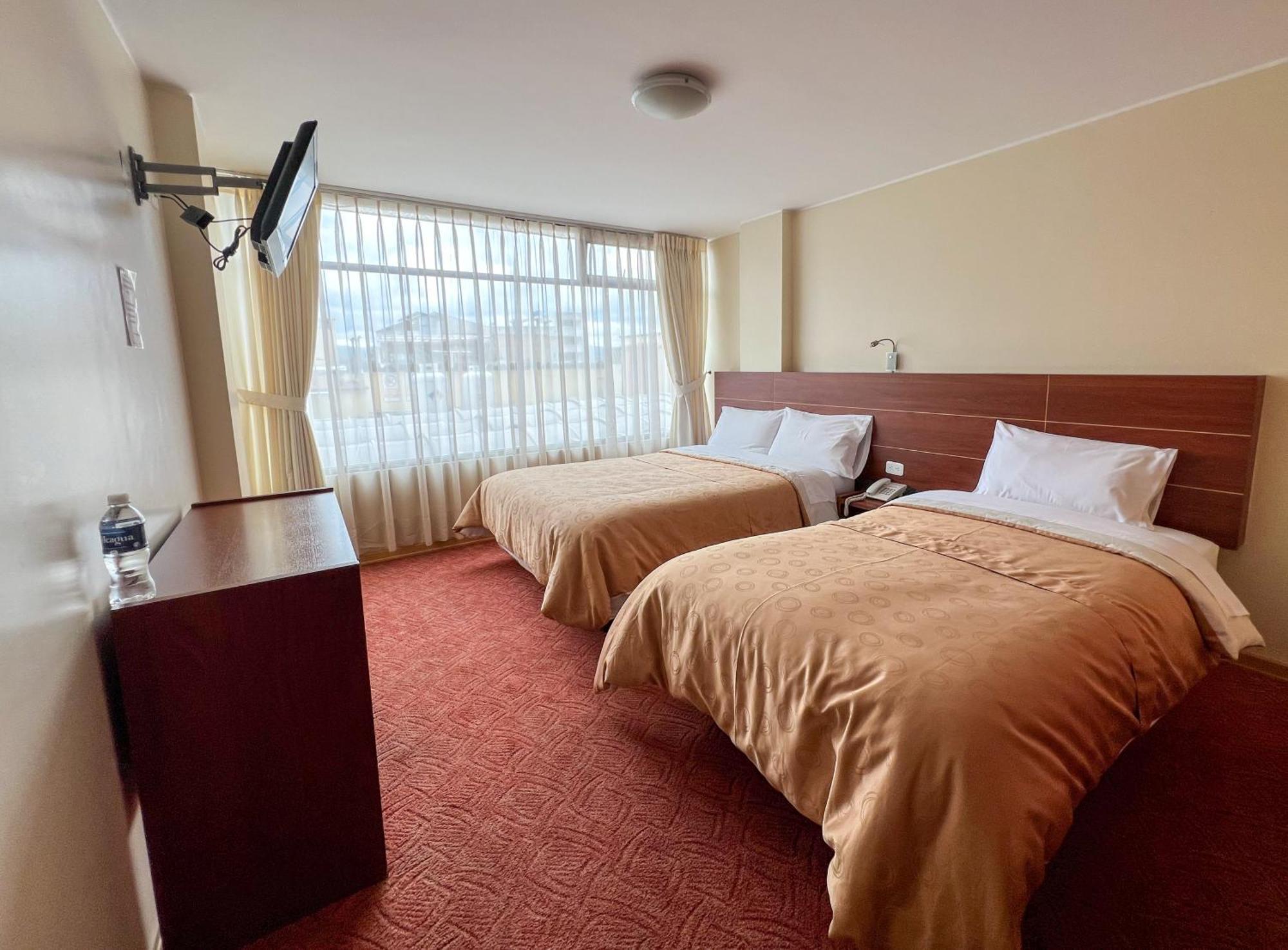 Hotel Flor De Los Andes Tulcán 외부 사진