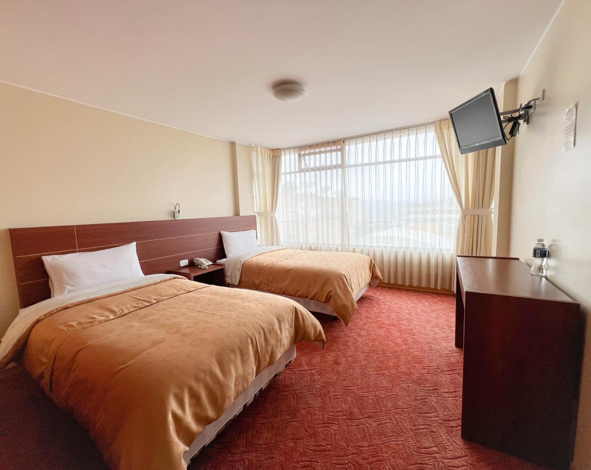 Hotel Flor De Los Andes Tulcán 외부 사진