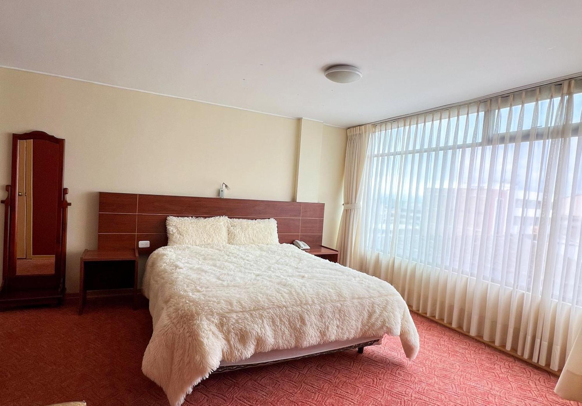 Hotel Flor De Los Andes Tulcán 외부 사진
